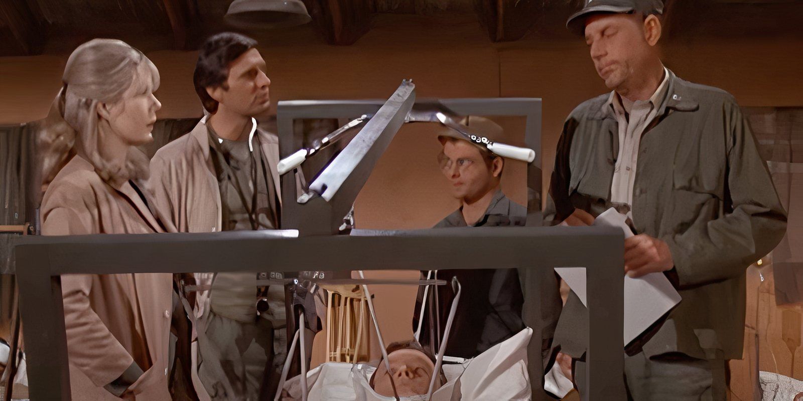 Hawkeye's 15 Best Quotes From MASH, Ranked