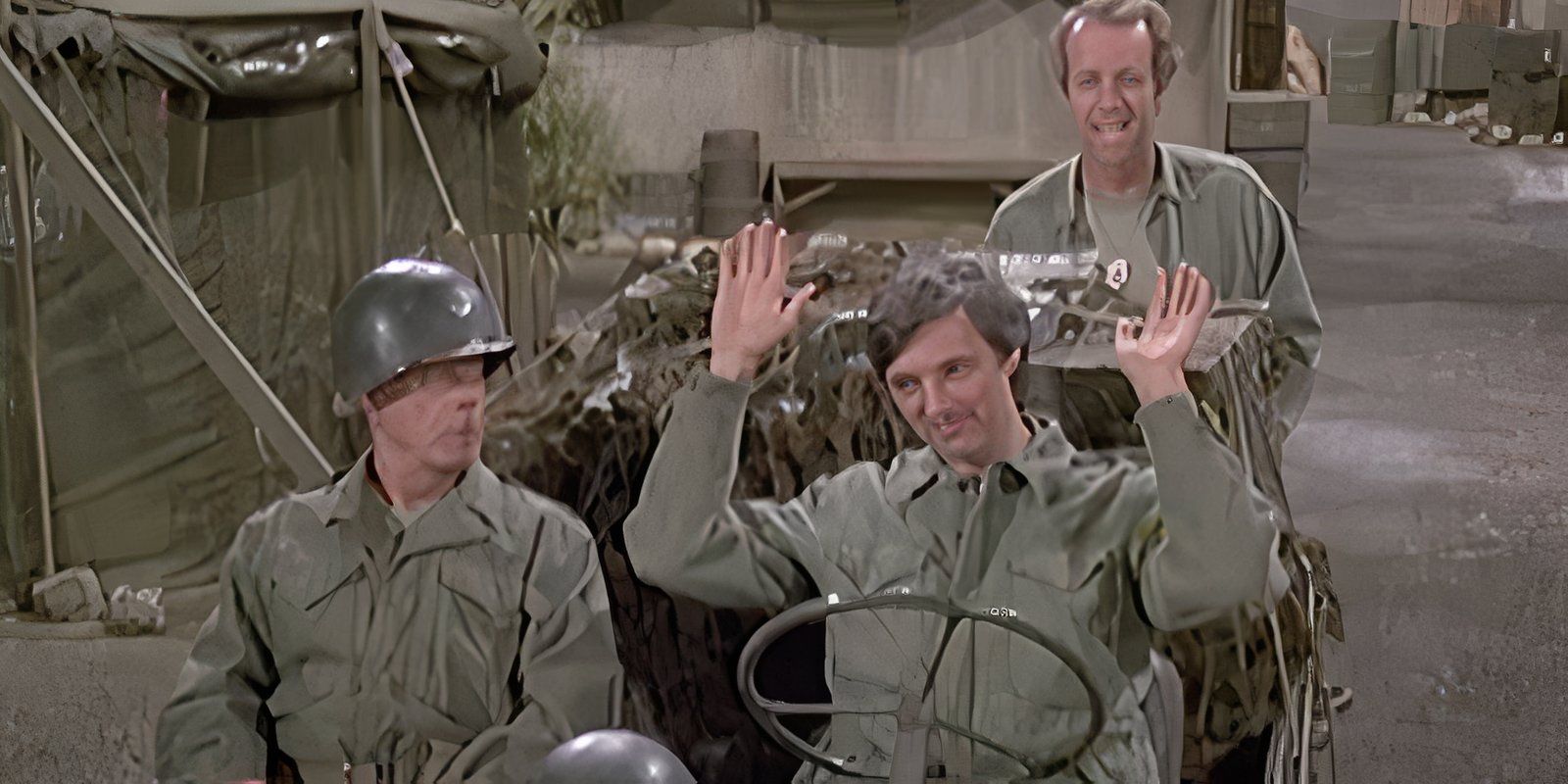 Hawkeye's 15 Best Quotes From MASH, Ranked