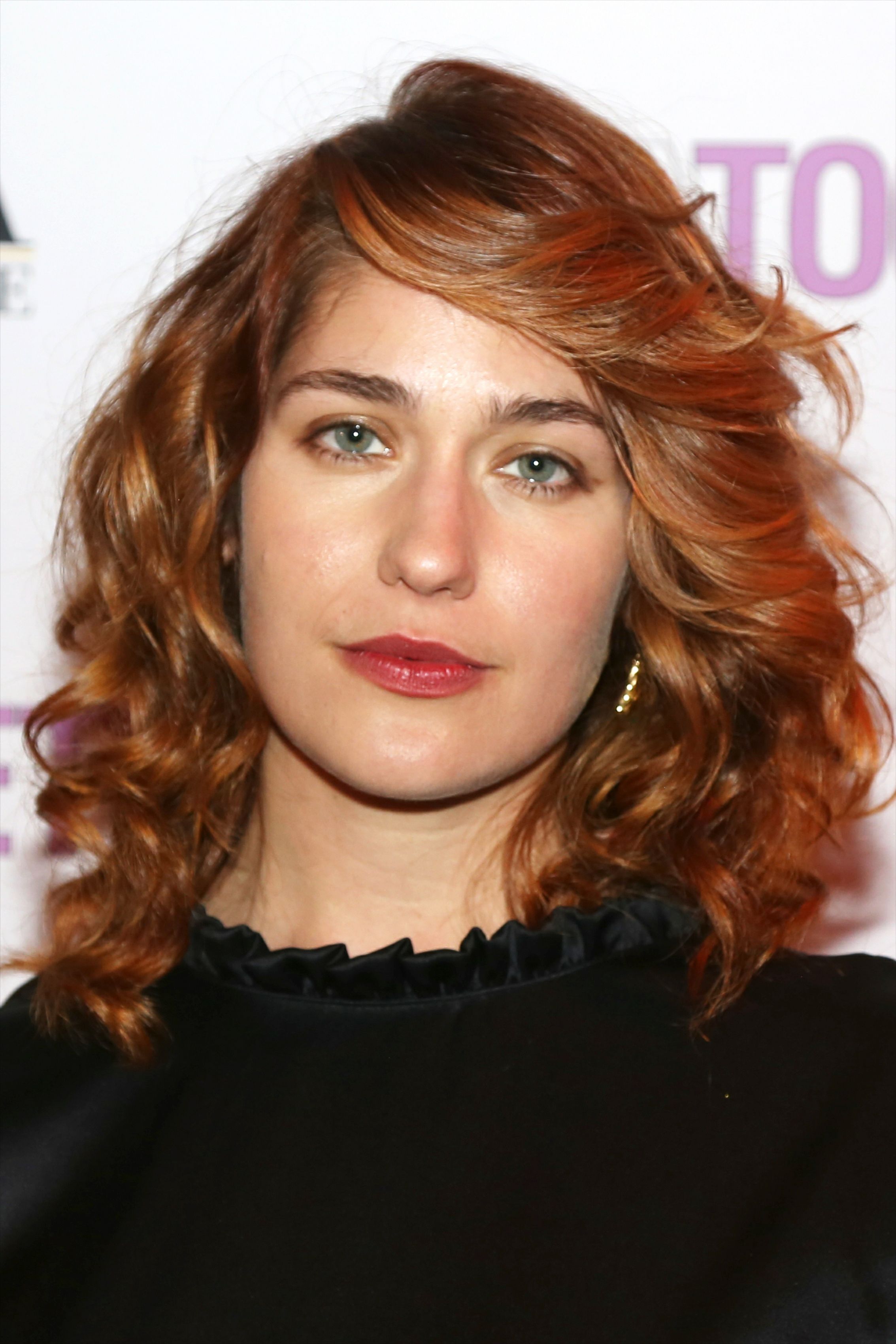 Tiro na cabeça de Lola Kirke