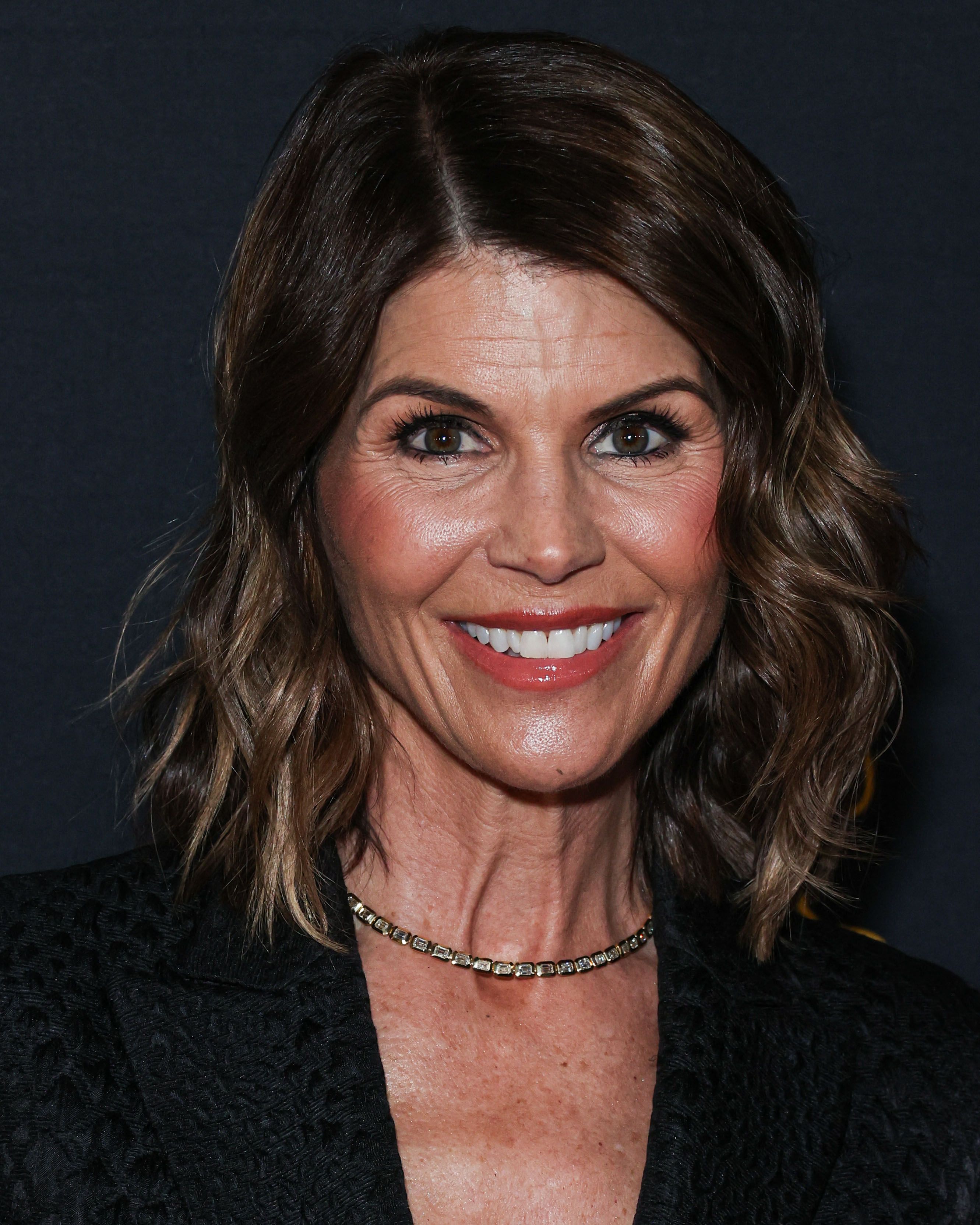 Shot in the head of Lori Loughlin