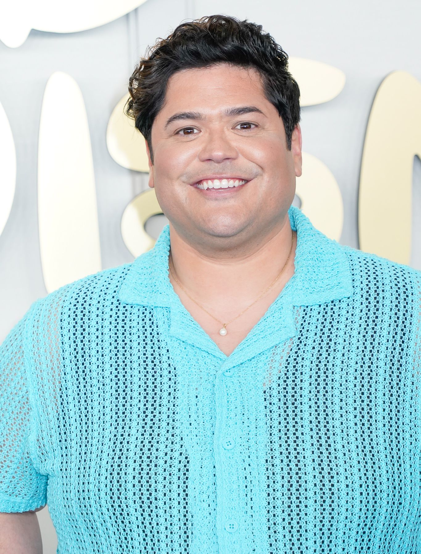 Headshot OF Harvey Guillen
