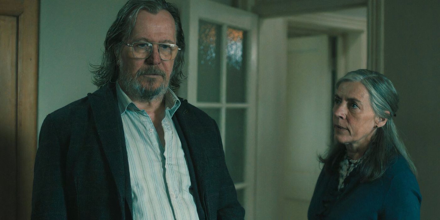 Jackson Lamb (Gary Oldman) fala com Standish em sua casa na 4ª temporada de Slow Horses, episódio 1