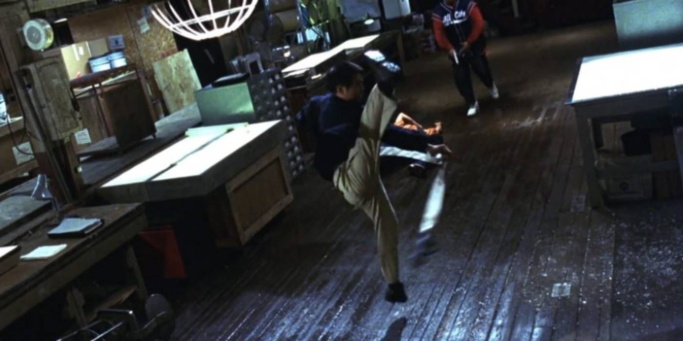 Jet Li usando mangueira em Romeo Must Die