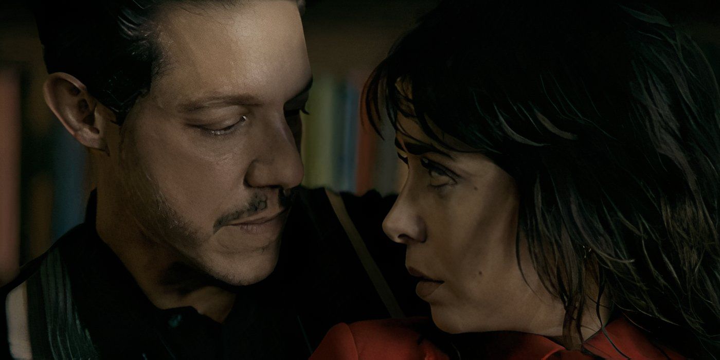 Theo Rossi como Julian Rush y Christine Miloti como Sofia Falcone en la película 