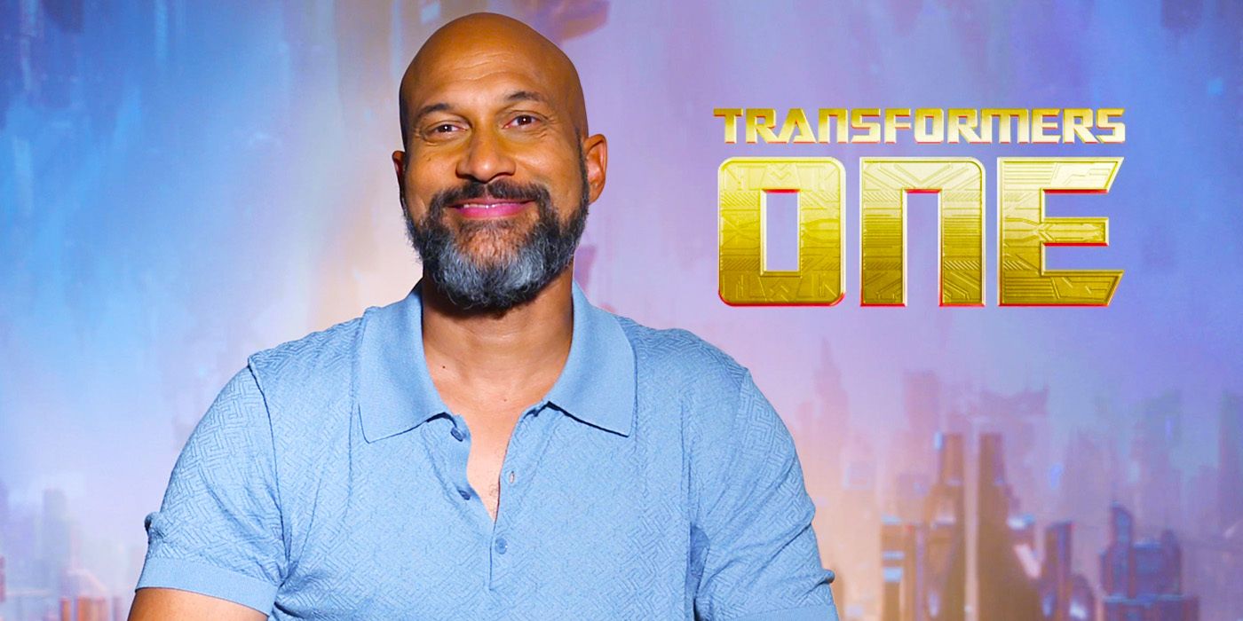 Keegan-Michael Key sonríe durante una entrevista de Transformers One