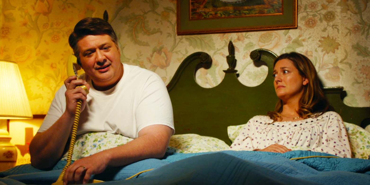 Lance Barber as George Cooper Sr. and Zoe Perry as Mary Cooper in Young Sheldon season 3, episode 9