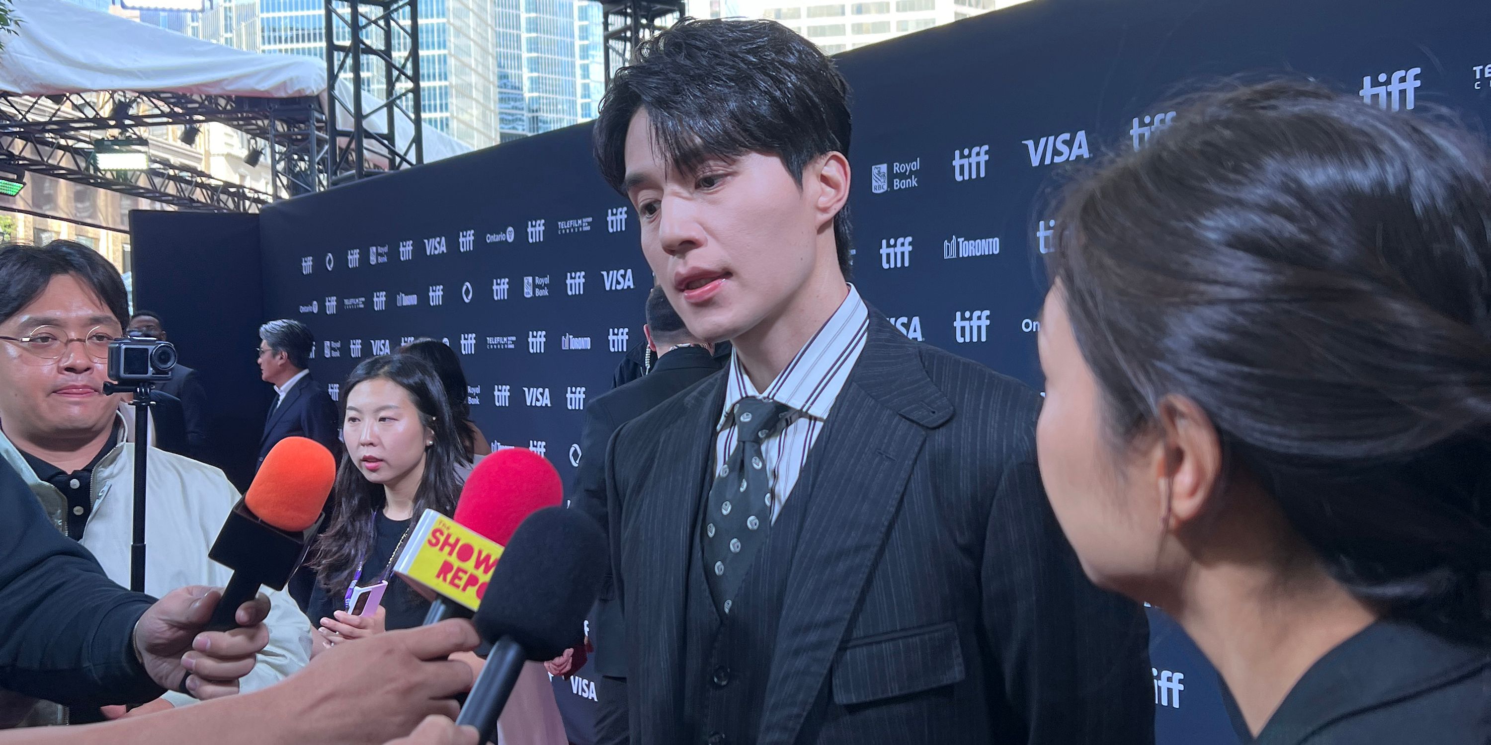 Hyun Bin se burla de su dinámica de confrontación con Lee Dong Wook en Harbin [TIFF]