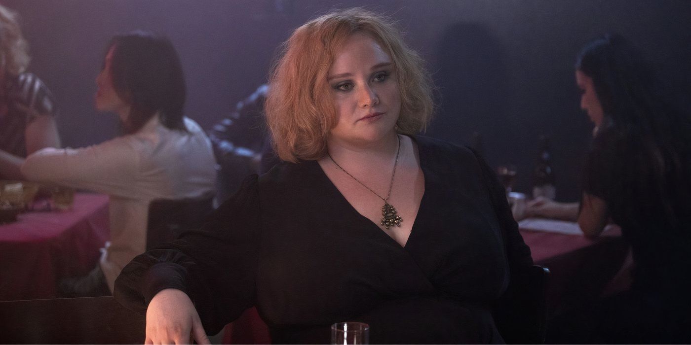 Lillian Roxon sits in a club in I Am Woman