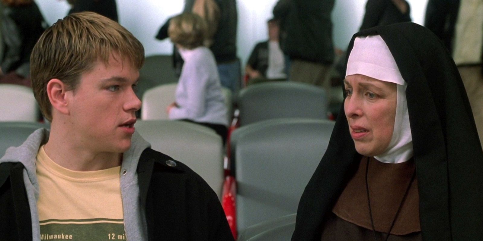 Matt Damon talks to Betty Aberlin in Dogma