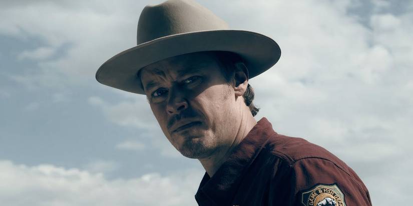 Michael Dorman as Joe Pickett in a hat standing outside