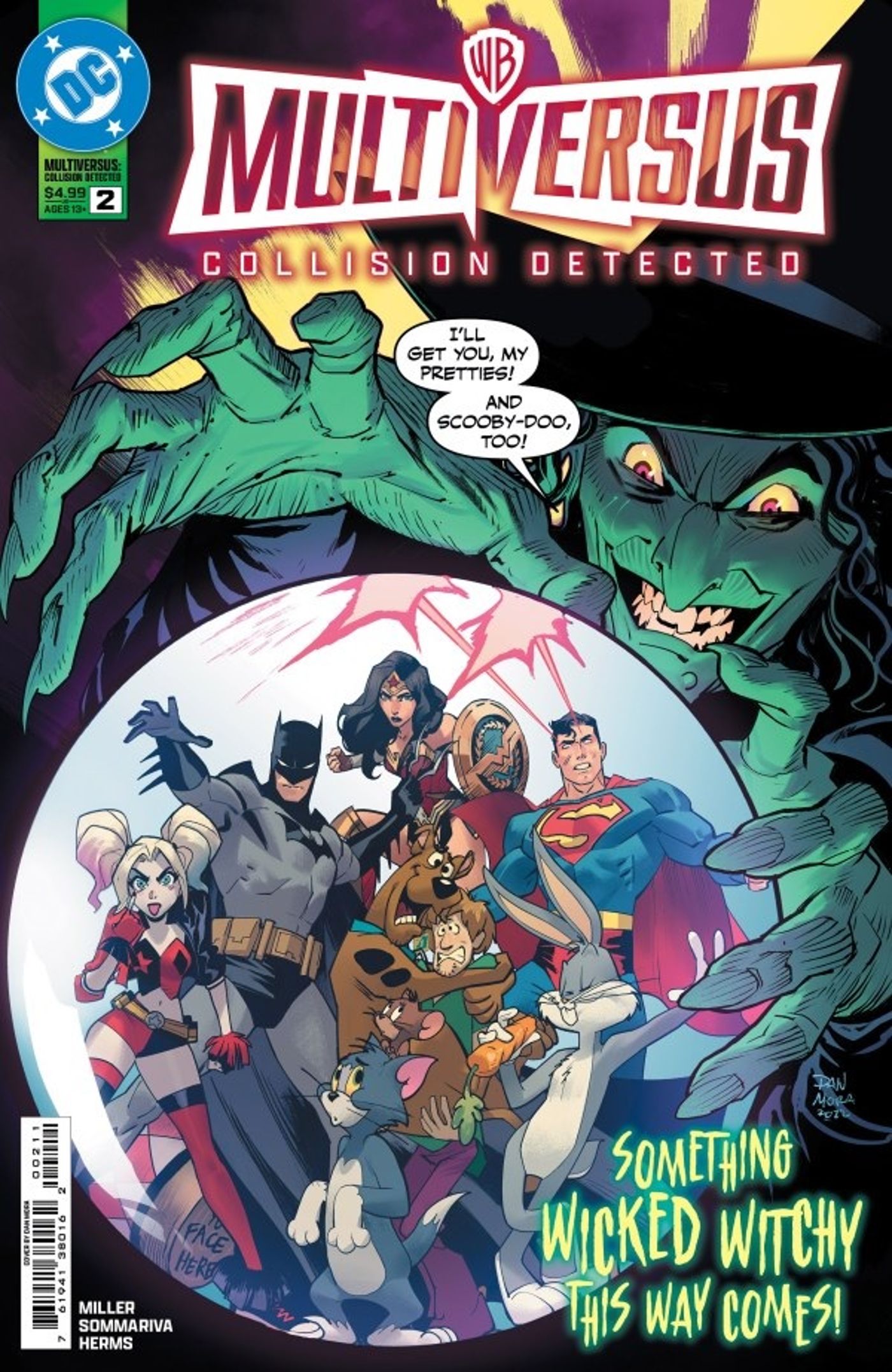 Portada del cómic: La Malvada Bruja del Oeste sostiene a los héroes del Universo DC, el Universo Scooby Doo y los Looney Toons en su bola de cristal.