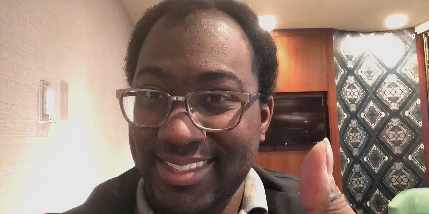 Niles Valentine In 90 Day Fiance taking selfie in mirror with thumbs-up sign