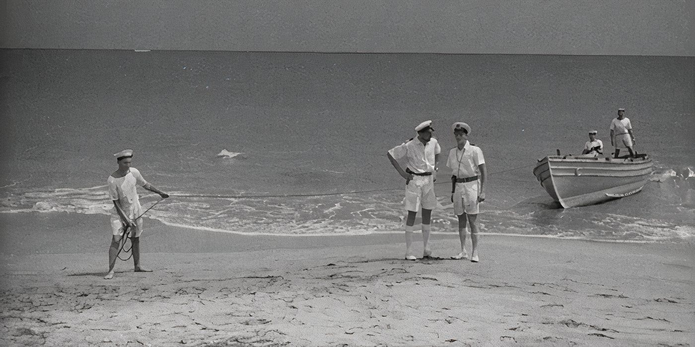 Des officiers sur la plage dans Sa Majesté des mouches.