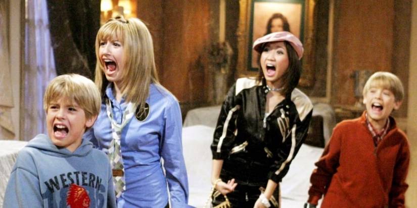 Maddie and London scream alongside Zack and Cody in an old hotel room in The Suite Life of Zack and Cody