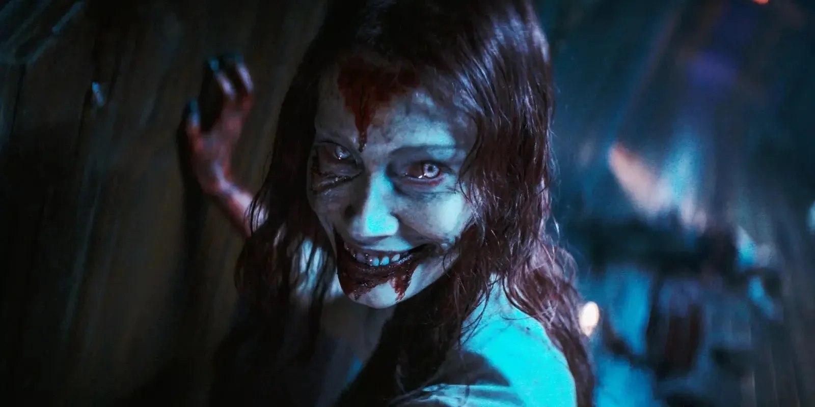 Los Deadites de Evil Dead Rise ocultan inteligentes devoluciones de llamadas a los personajes de la película muerta de Sam Raimi y Fede Alvarez