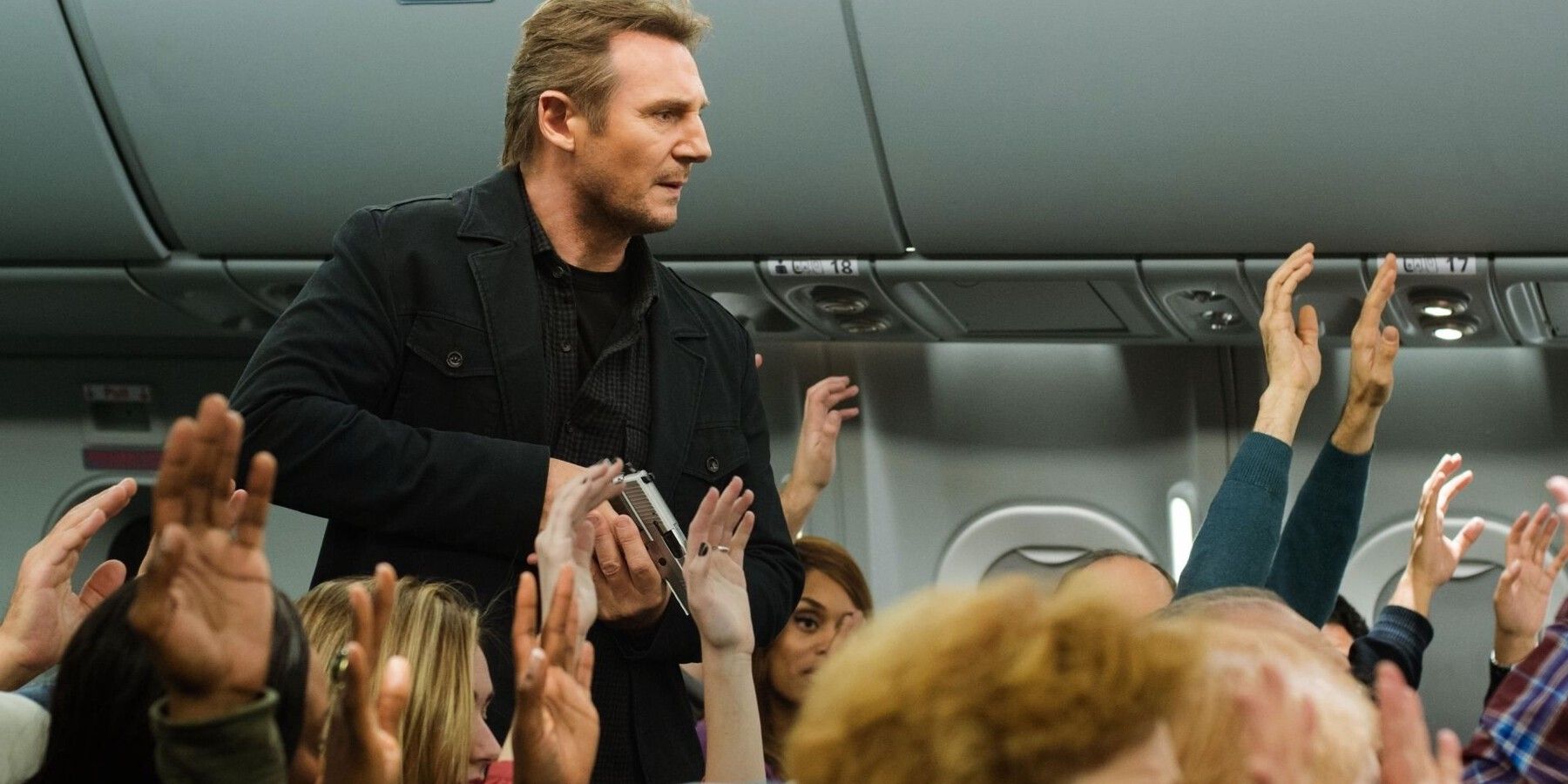 El final continuo explicó la identidad del asesino y su plan para Liam Neeson en el thriller de avión