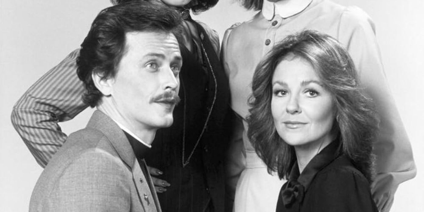 Reverendo Ian Glenville (Stephen McHattie) e Helen Blacke (Shelley Fabares) de mãos dadas na Mansão Highcliffe