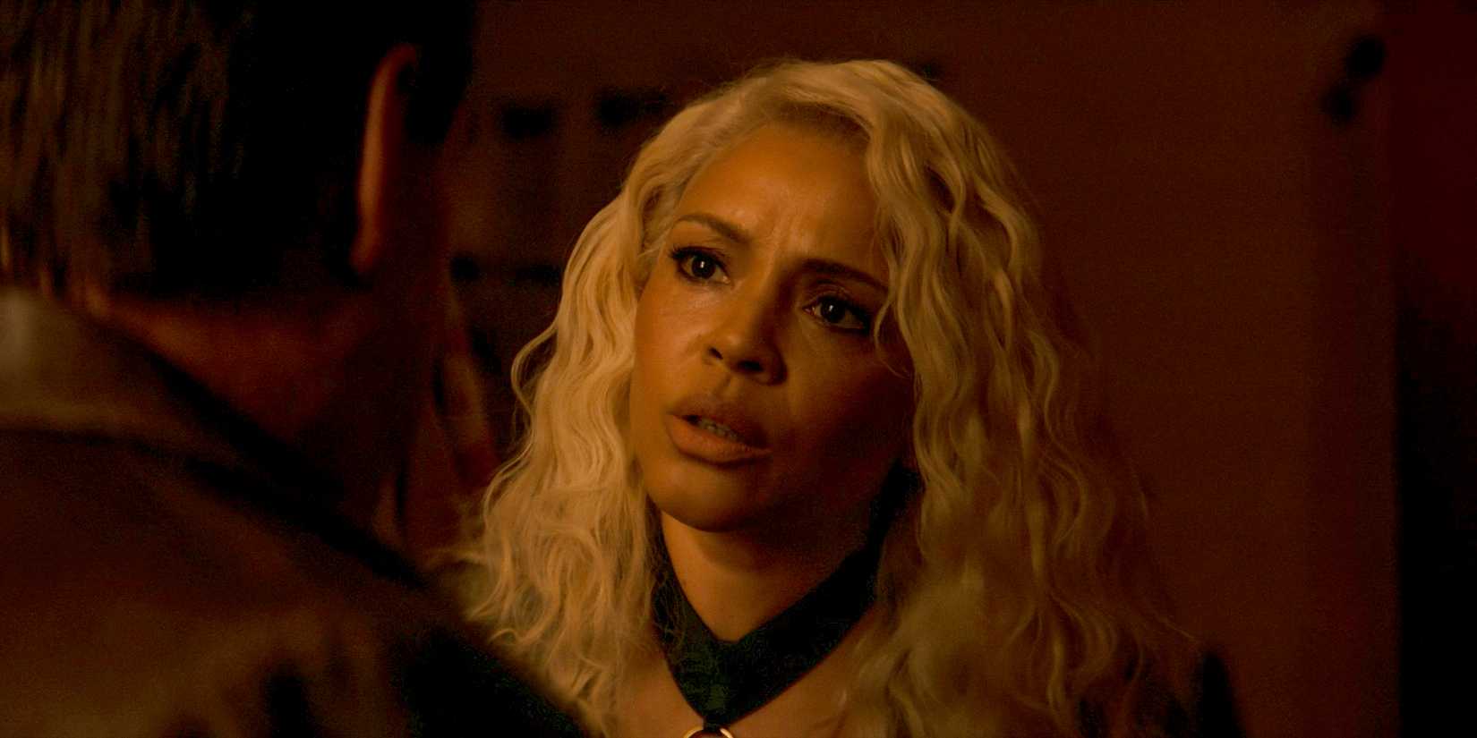 Oz asks Eve Karlo (Carmen Ejogo) to act as his alibi in The Penguin Season 1 Episode 1