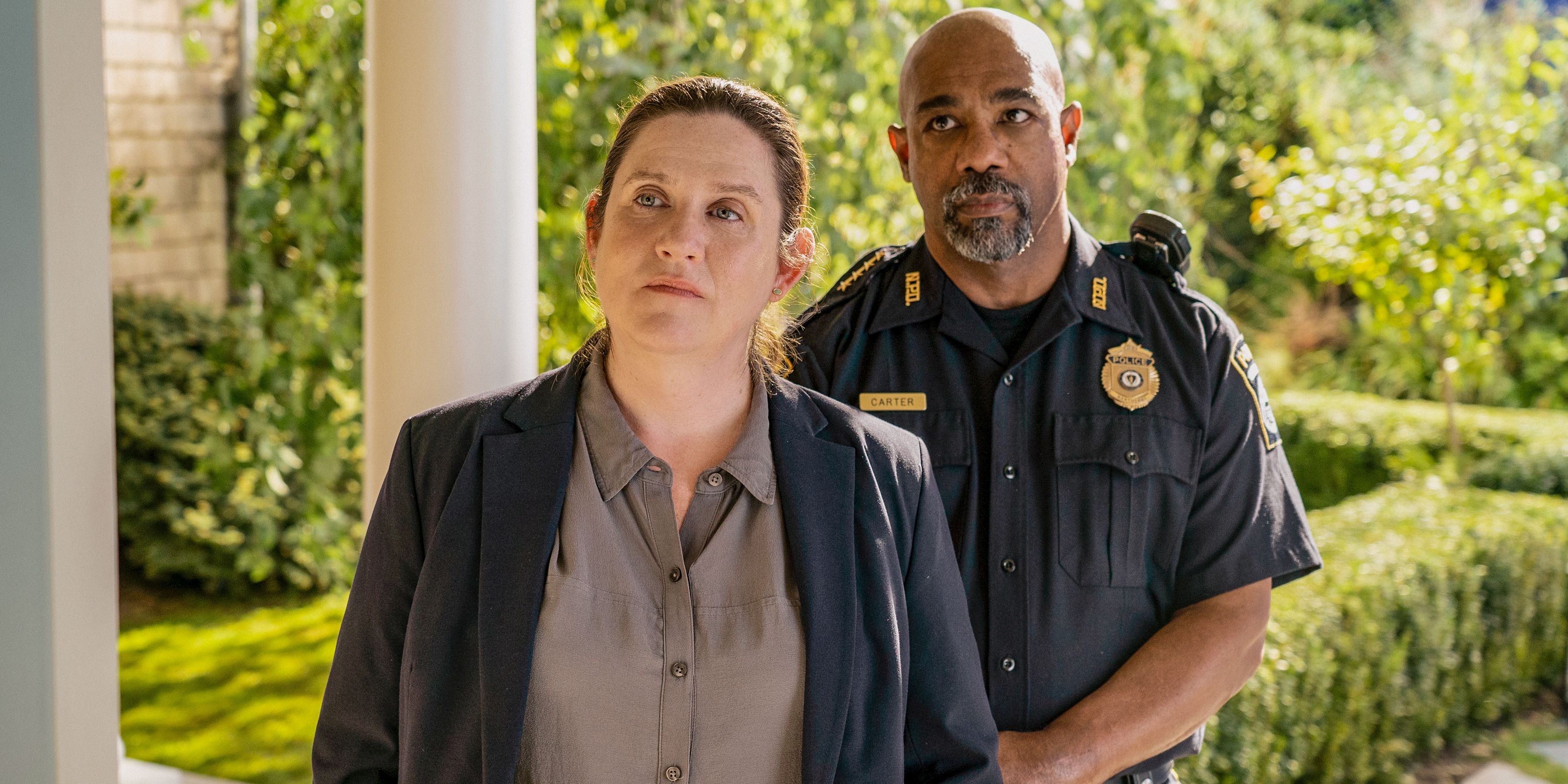 Nikki Henry (Donna Lynne Champlin) and Dan Carter (Michael Beach) conducting a police investigation in The Perfect Couple