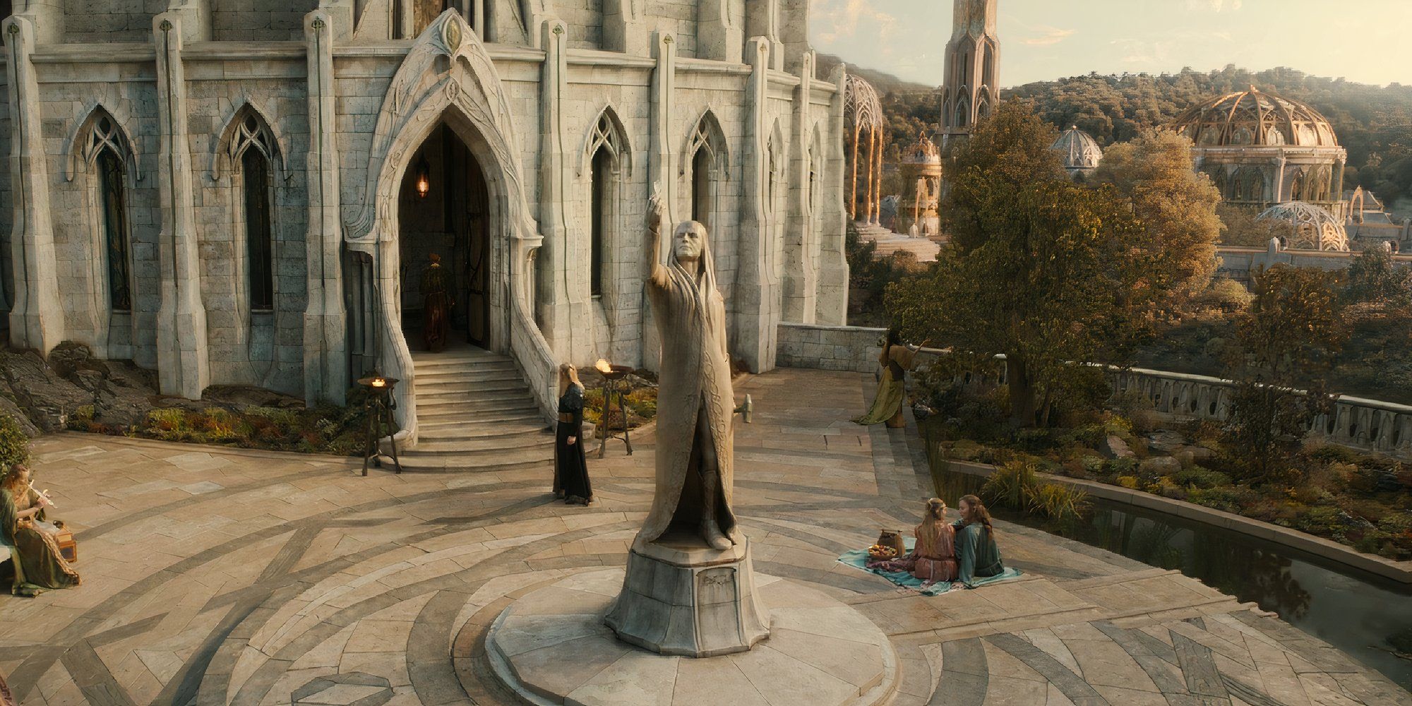 The statue of Feanor in Rings of Power