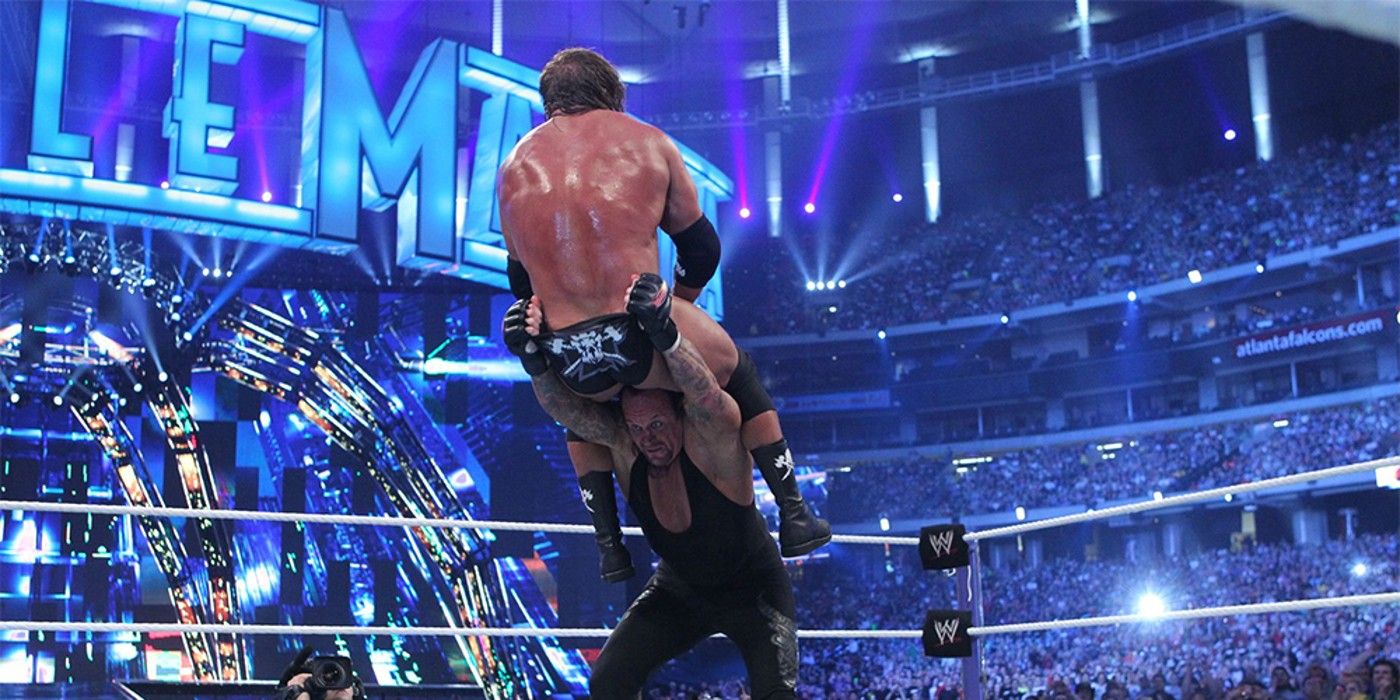 The Undertaker atinge Triple H com o Last Ride na WWE WrestleMania 27