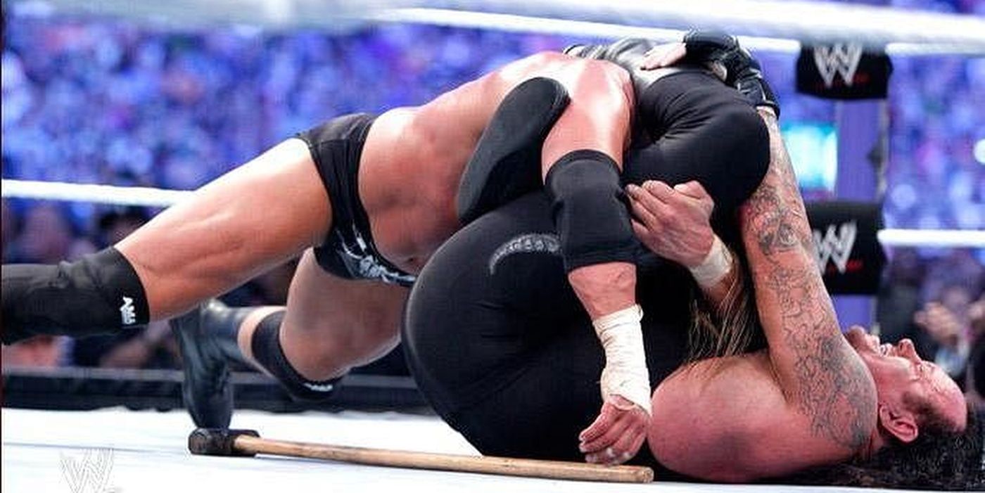 The Undertaker prende Triple H no Hell's Gate na WWE WrestleMania 27