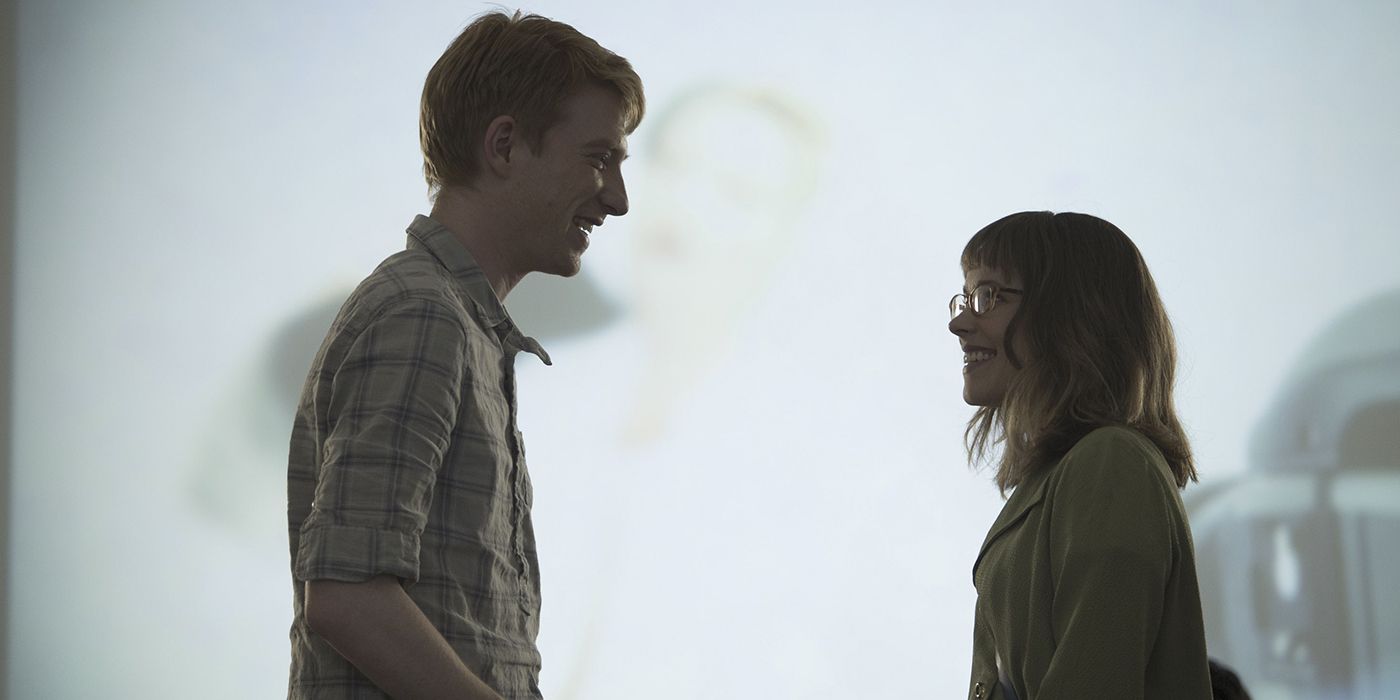 Tim and Mary in an art exhibition in About Time (2013)