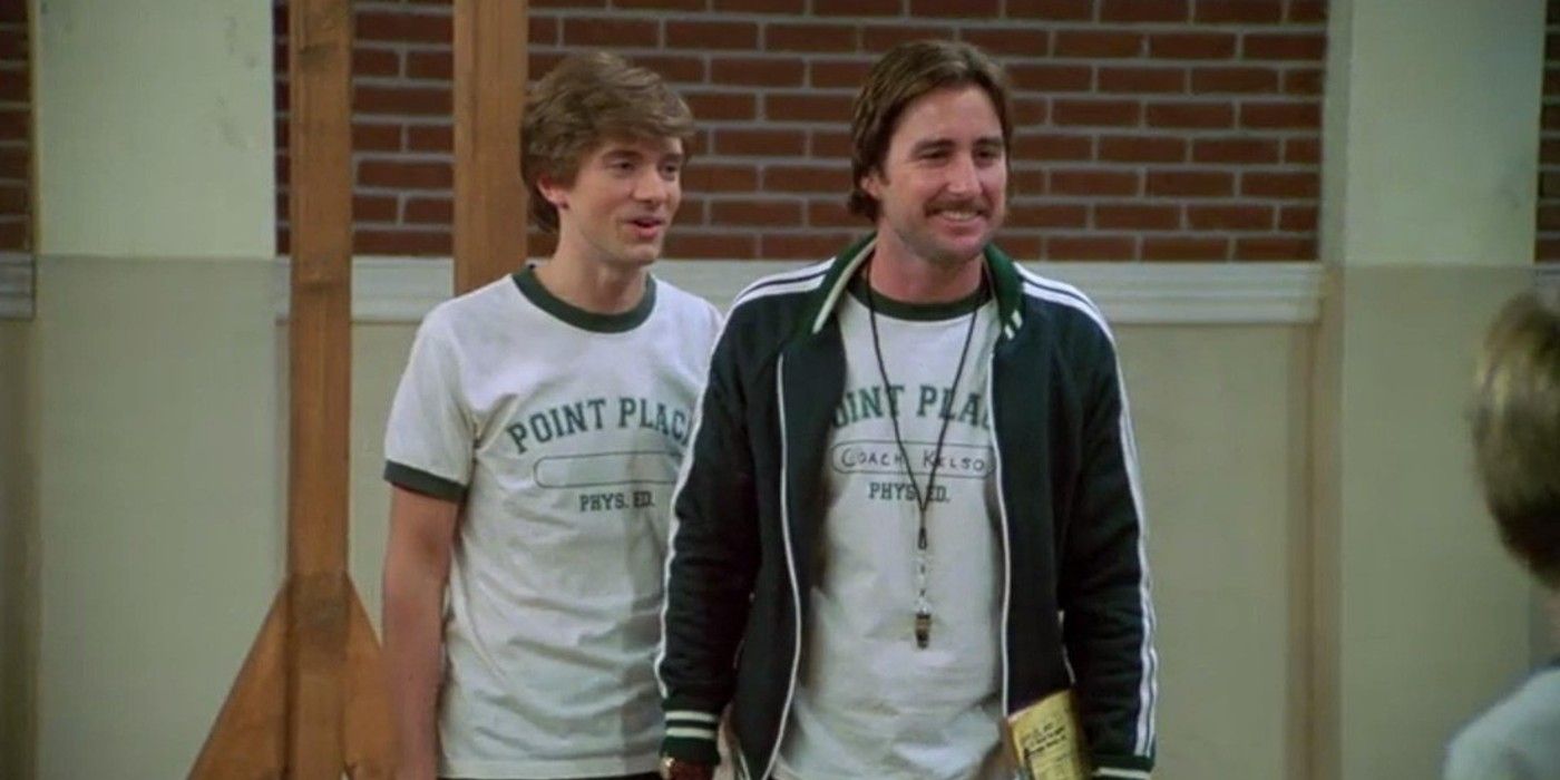 Topher Grace como Eric Forman e Luke Wilson como Casey Kelso na aula de ginástica na 7ª temporada do That '70s Show