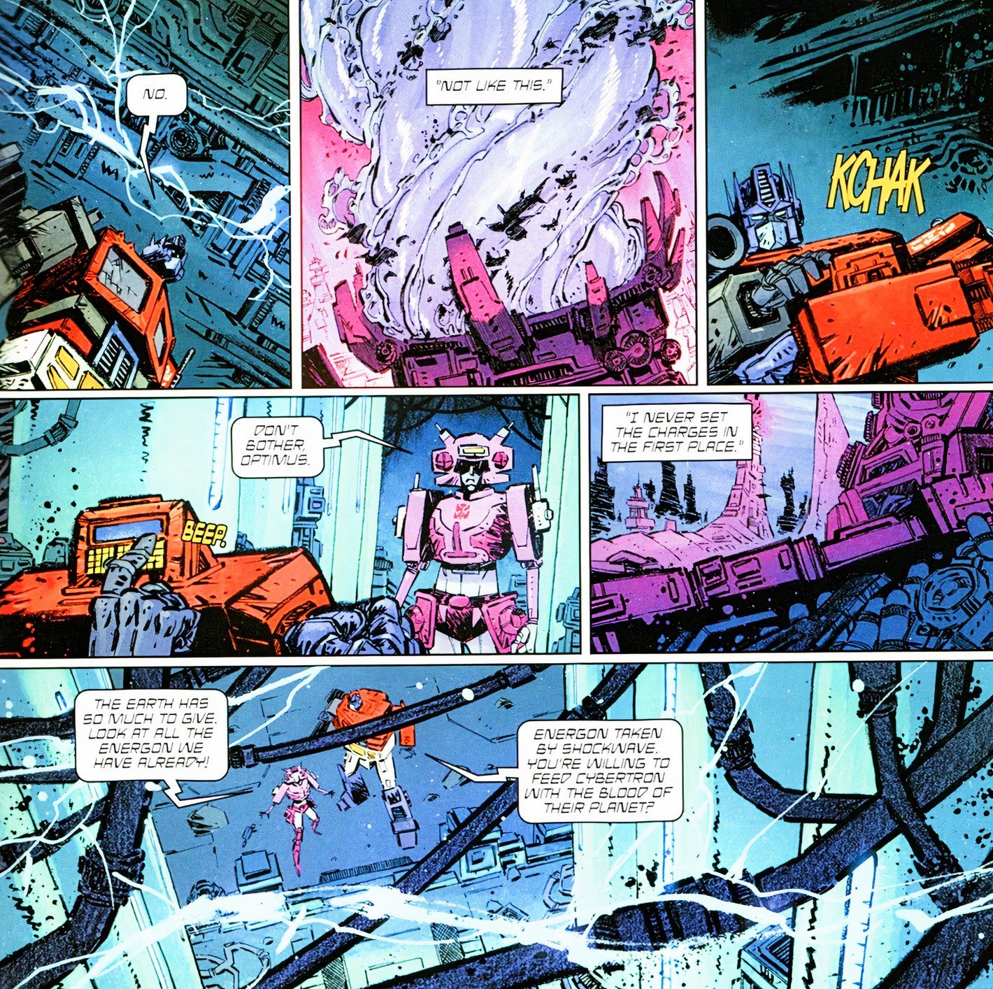 Transformers #12, Elita-One trai Optimus Prime, revelando que ela desobedeceu às suas ordens