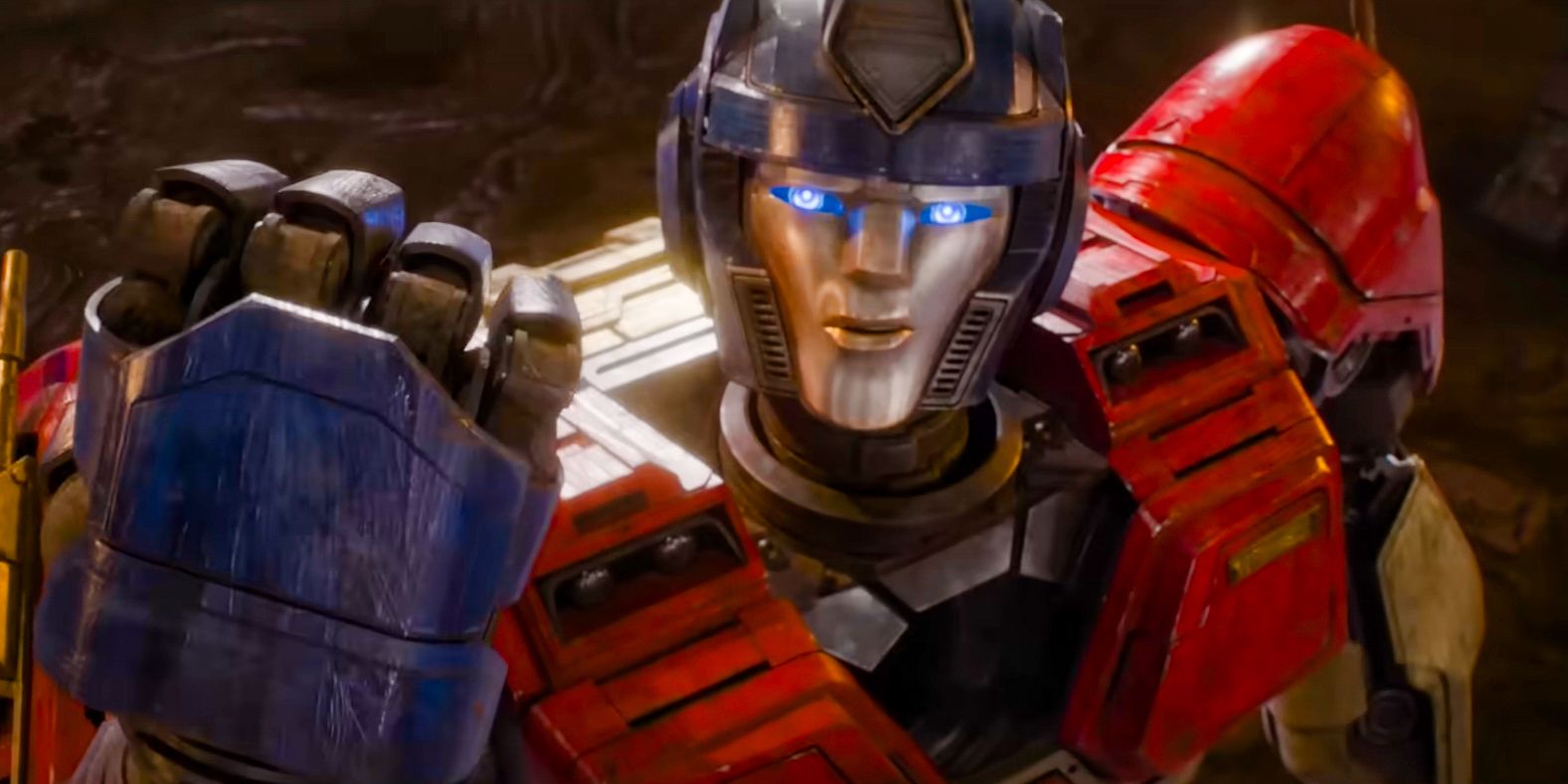 Orion Pax/Optimus Prime muestra su puño en Transformers One