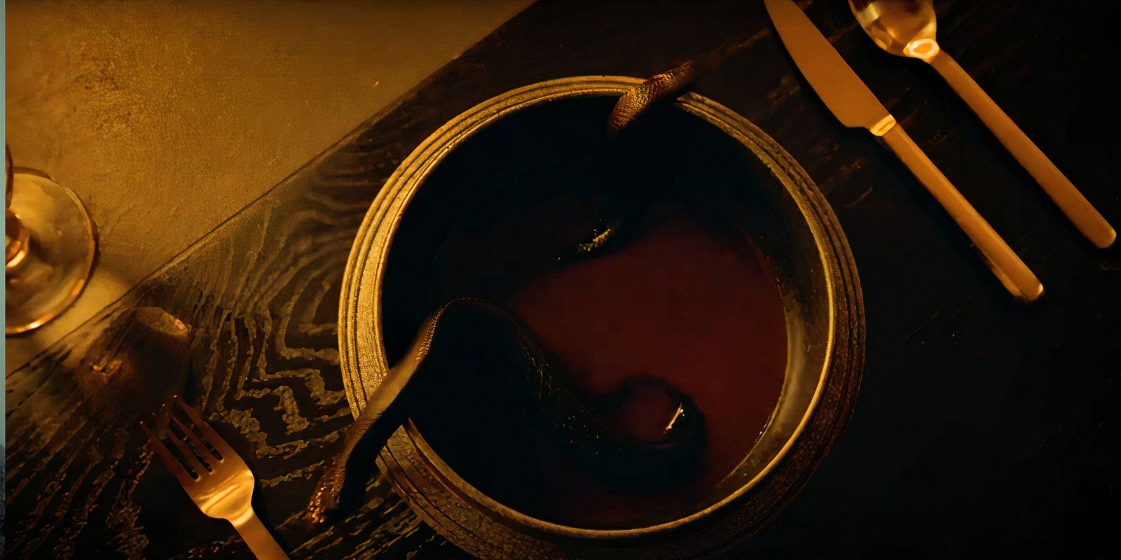 Serpiente en sopa en American Horror Story Apocalypse 