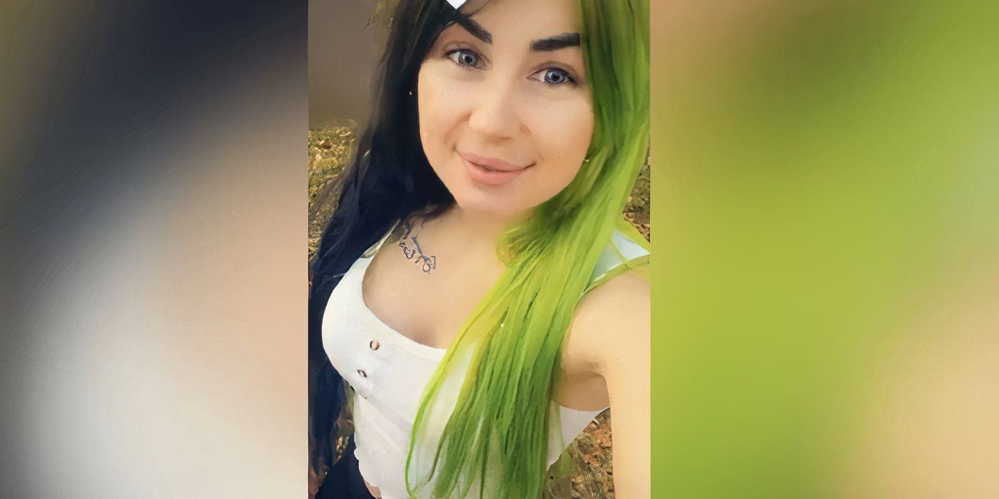 Veah Netherton In 90 Day Fiance with neon green hair in selfie