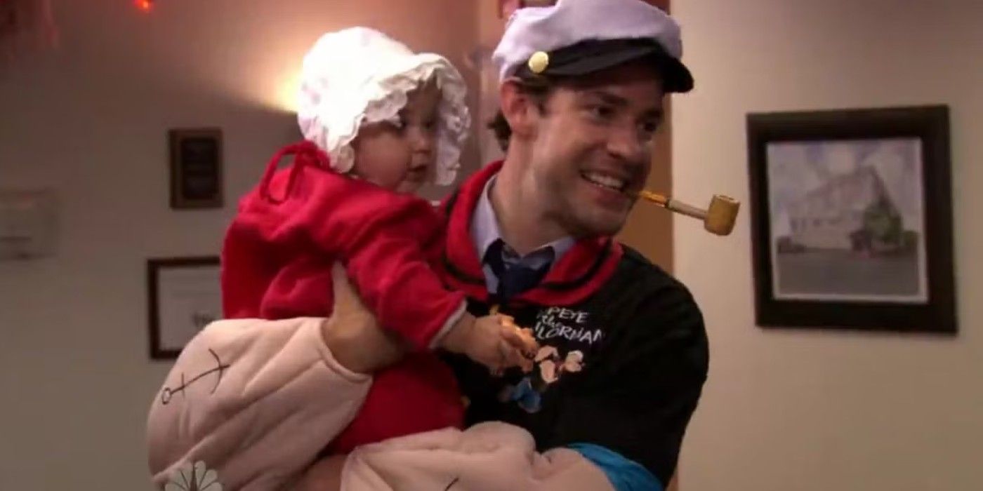 Jim lleva a su bebé en brazos de Popeye en el episodio de Halloween de The Office