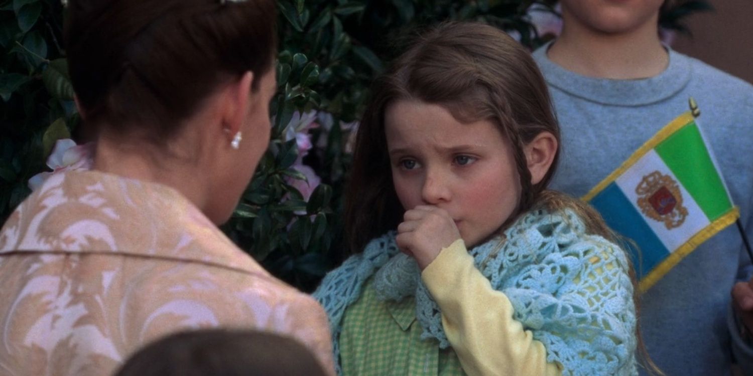 Carolina (Abigail Breslin) sucking her thumb in The Princess Diaries 2