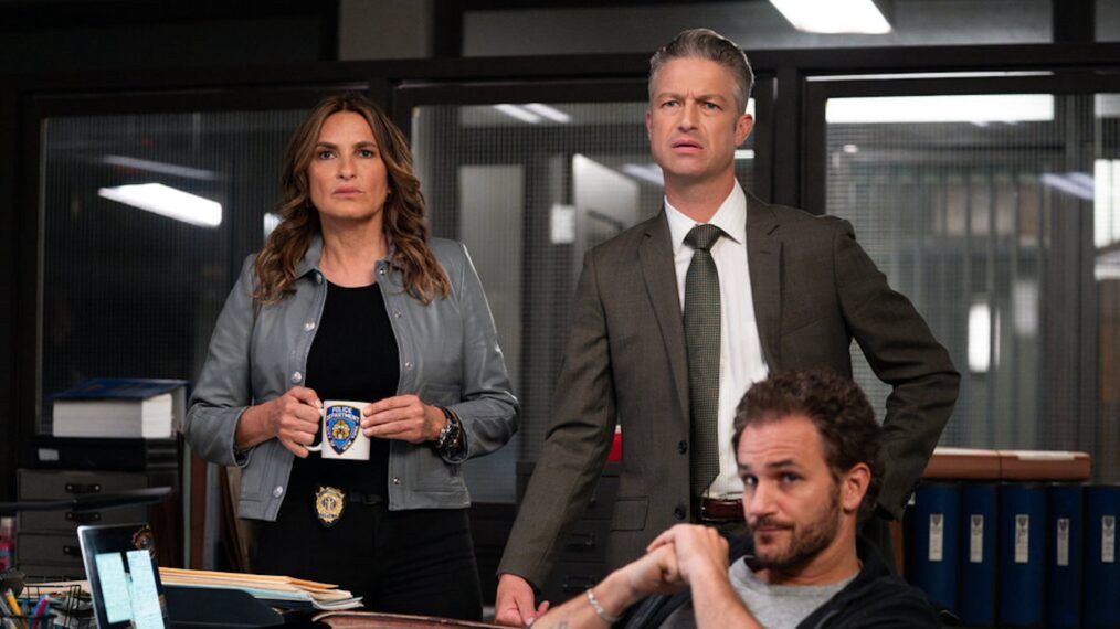 Ley y orden: imágenes de la temporada 26 de SVU revelan el primer vistazo al nuevo miembro del equipo de Benson