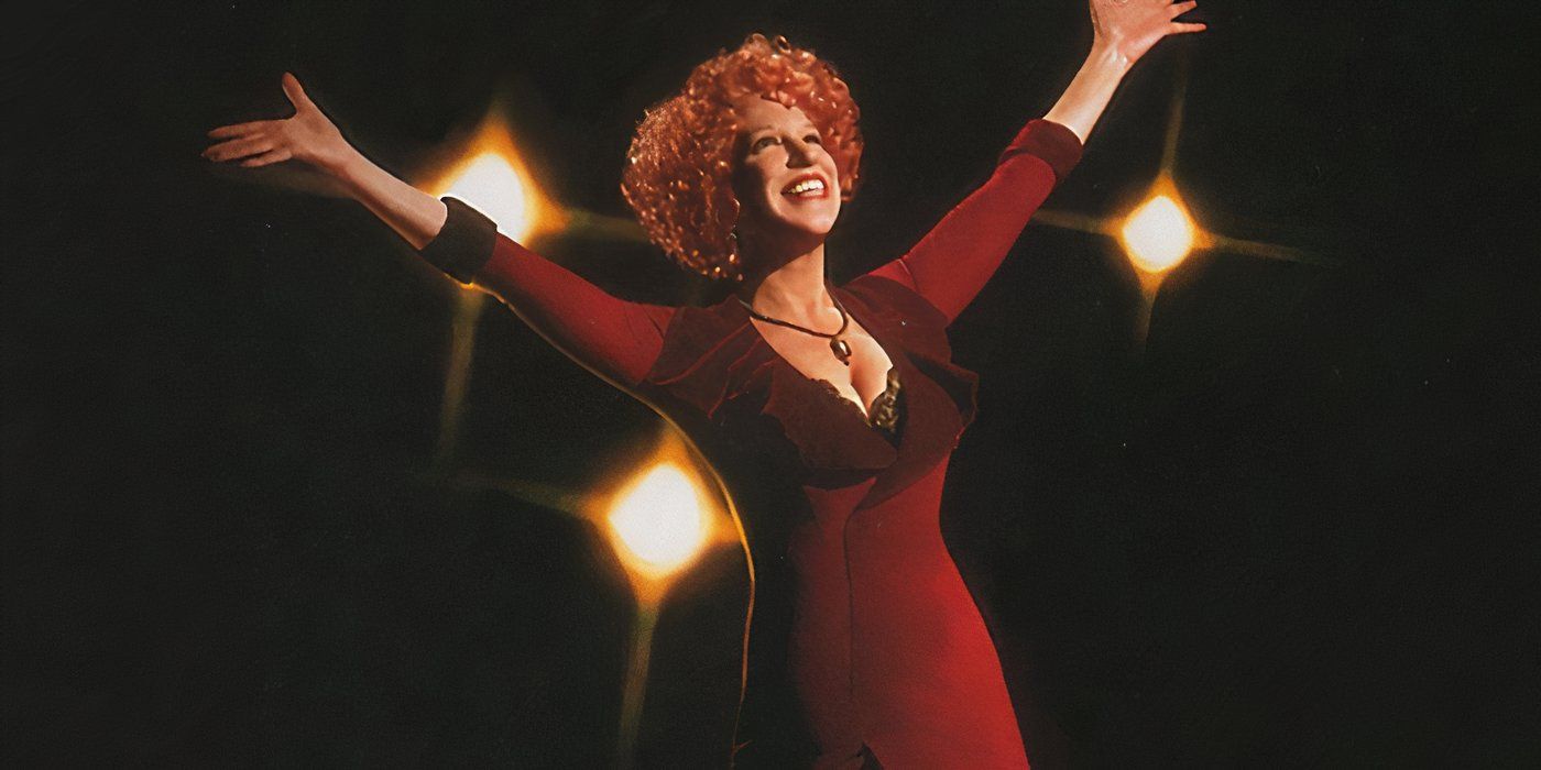 Bette Midler as Rose Hovick in teh spotlight in Gypsy