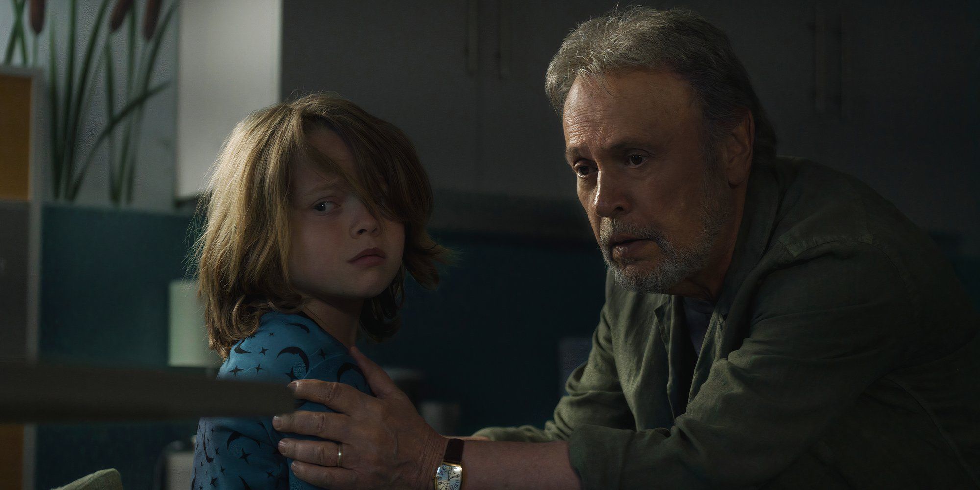 Billy Crystal y Jacobi Jupe hablan antes sobre protagonizar el nuevo thriller psicológico de Apple TV+