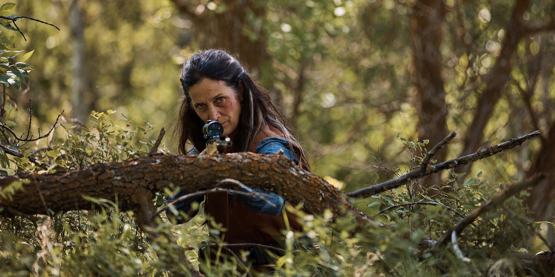 Carrie-Anne Moss de Die Alone habla sobre querer compartir las experiencias de su personaje y la reunión de Douglas Smith