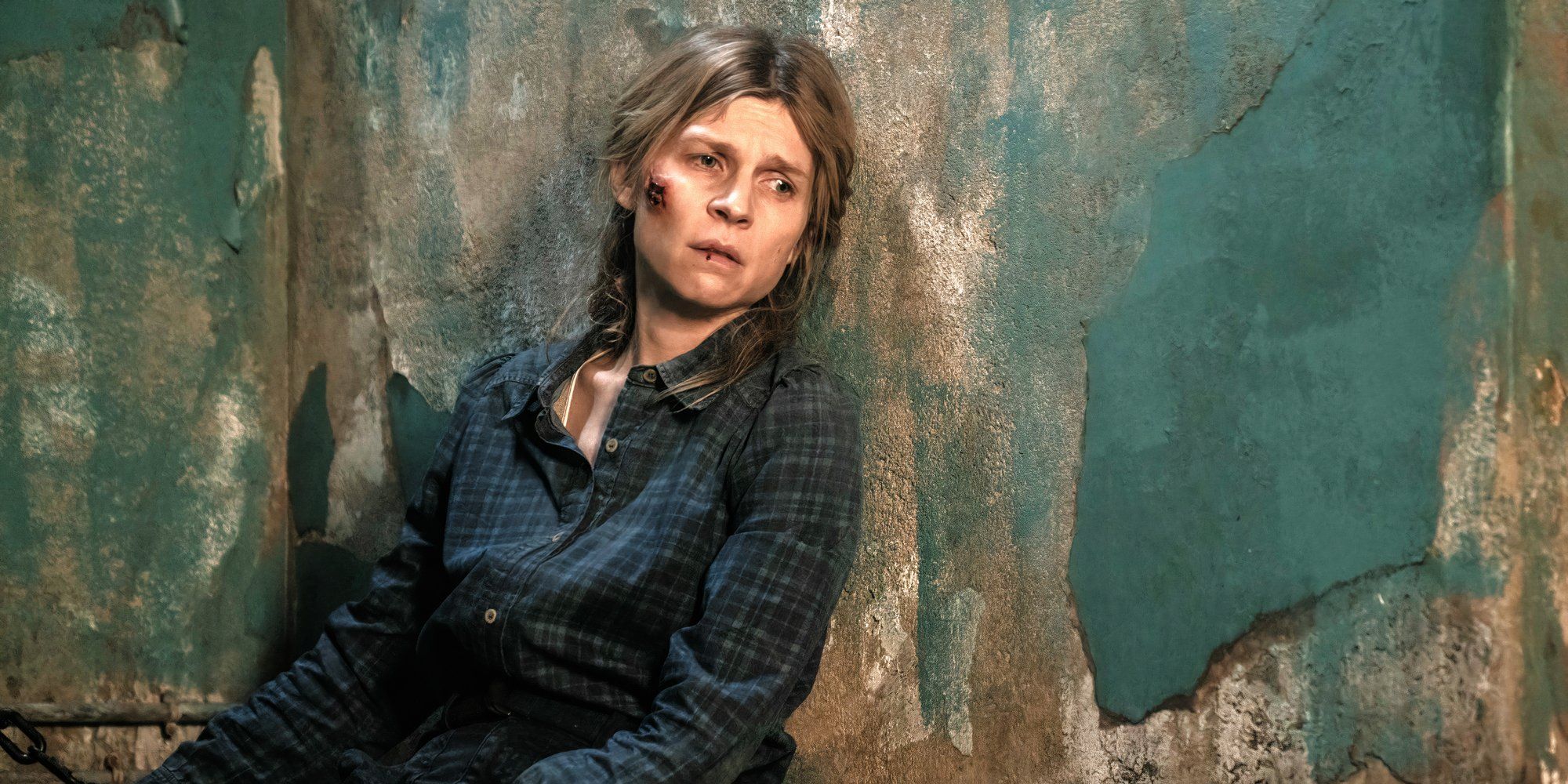 Clémence Poésy as Isabelle sitting against a wall in her cell in The Walking Dead: Daryl Dixon season 2