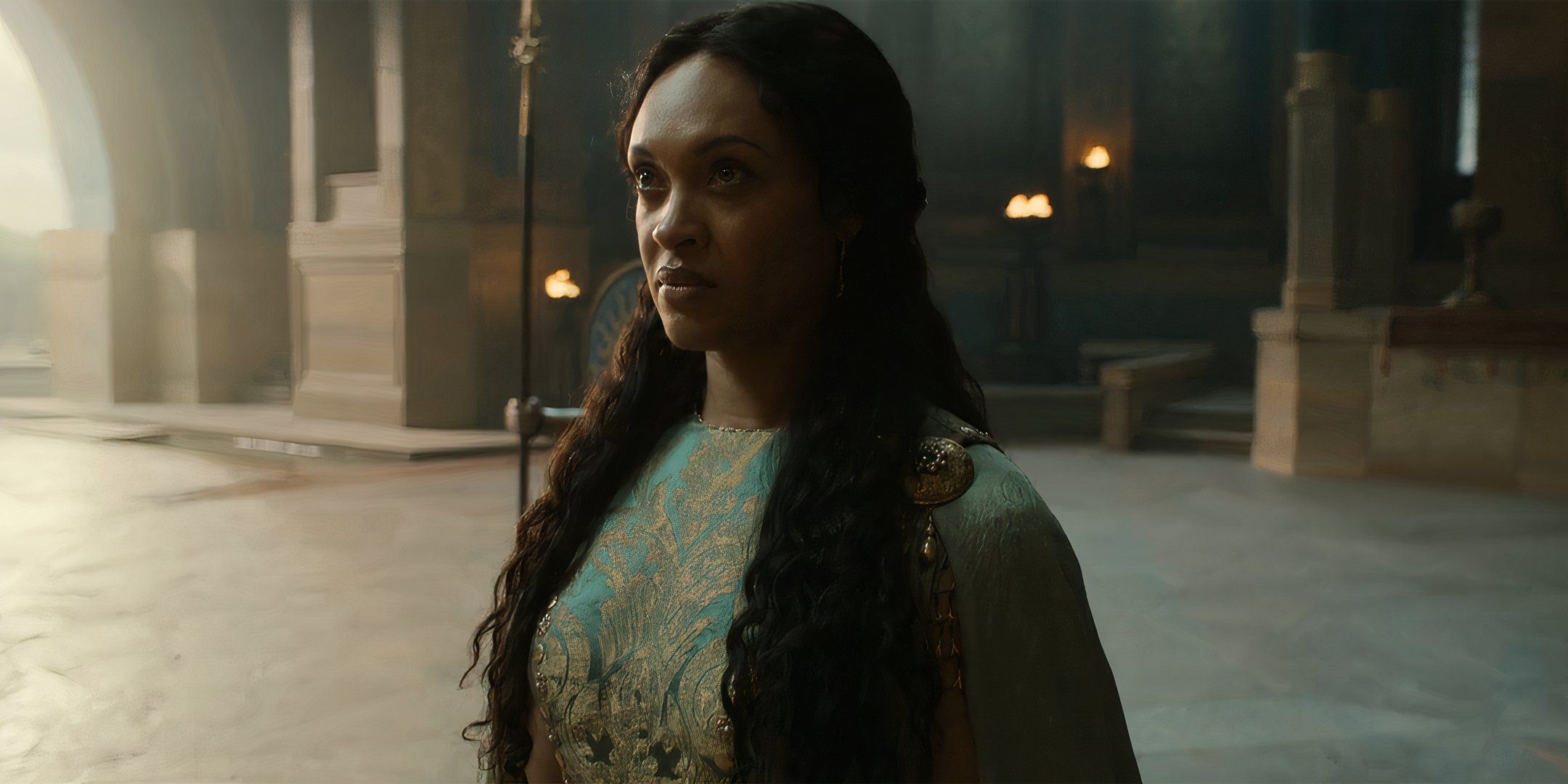 Cynthia Addai-Robinson as Míriel looking angry while standing in front of Pharazôn in chains in The Lord of the Rings: The Rings of Power season 2 finale