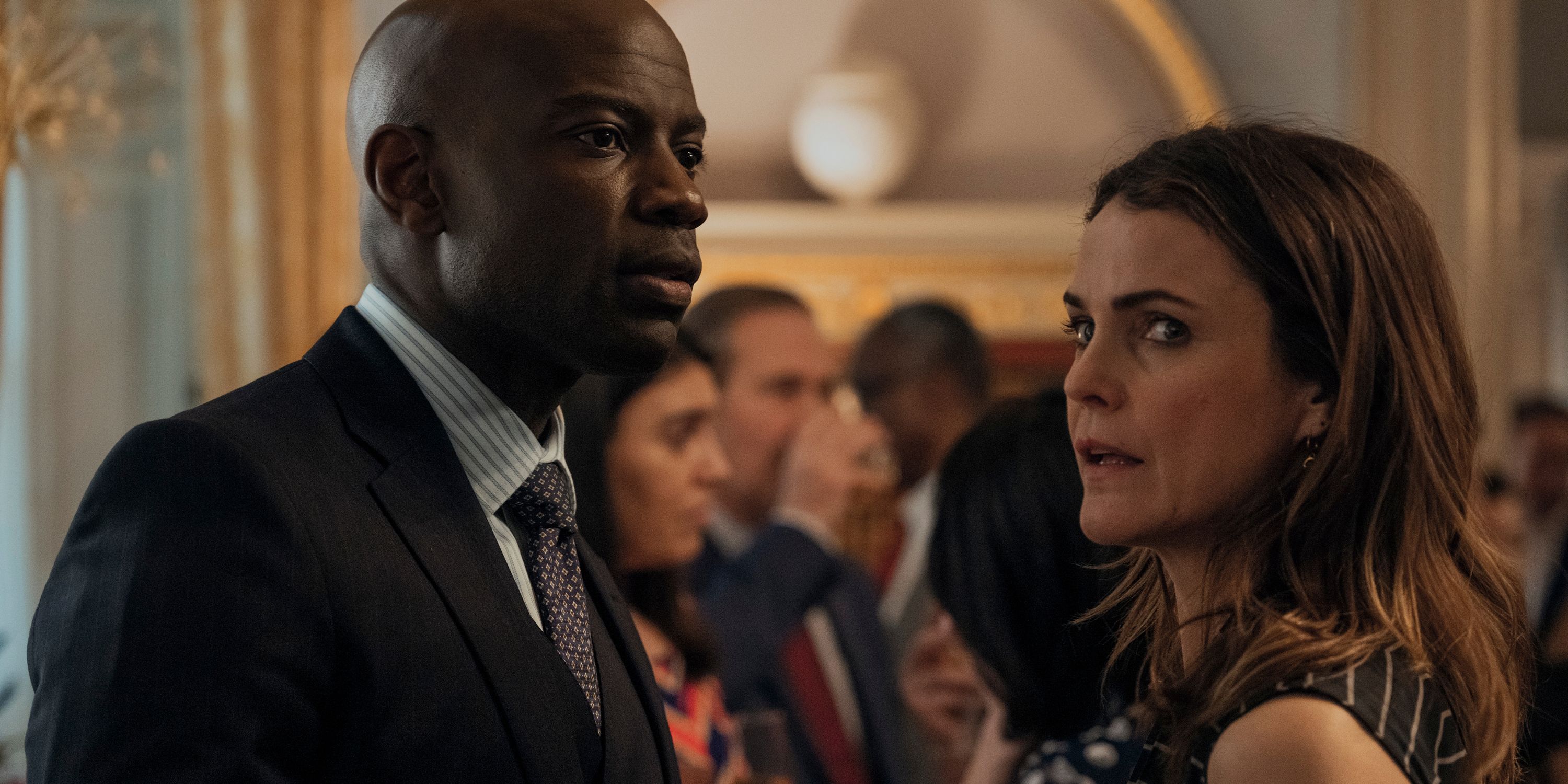 David Gyasi y Keri Russell en conversación sobre la temporada 2 de The Diplomat