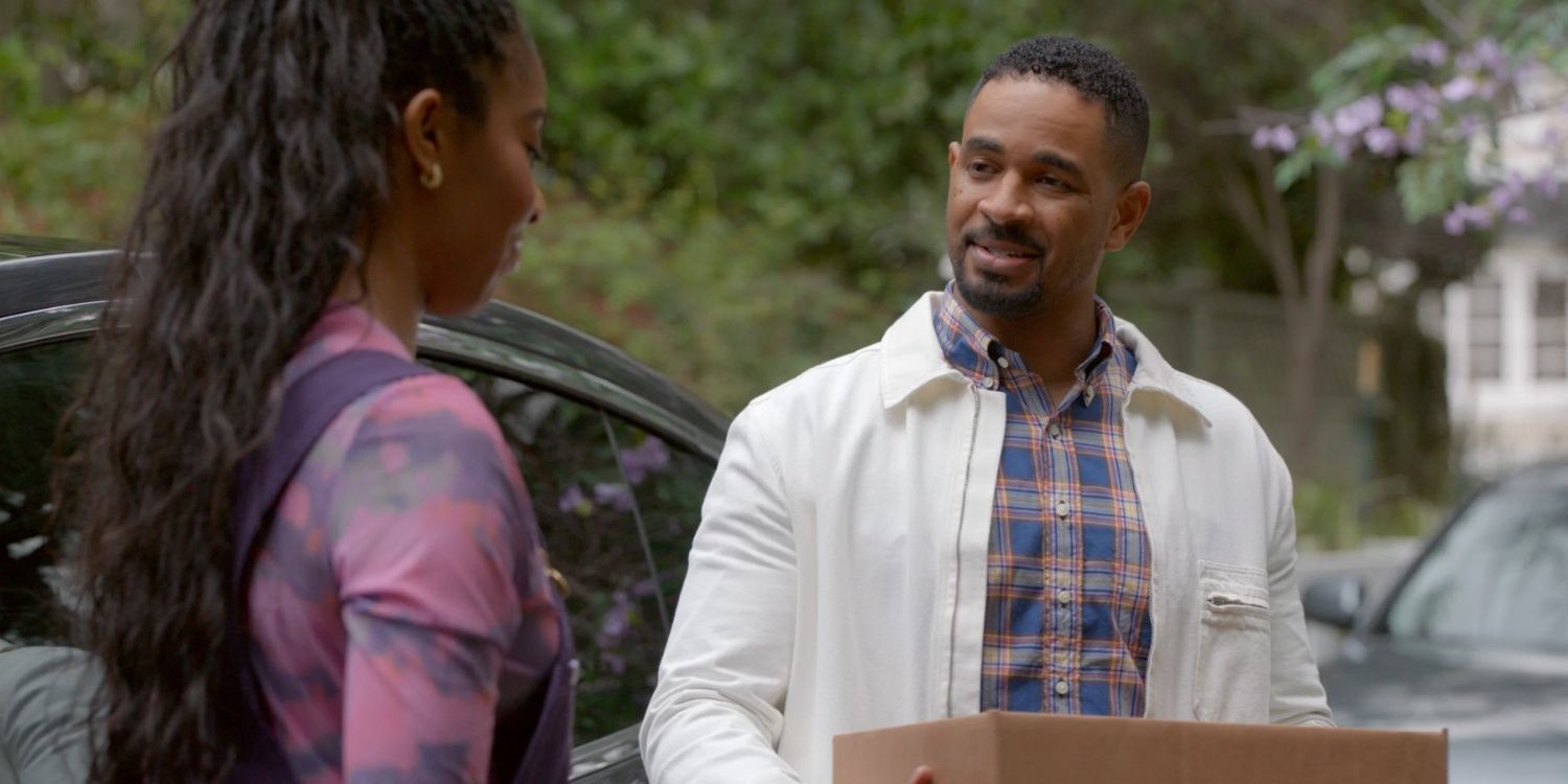 Derrick (Damon Wayans Jr.) holding a box in Shrinking season 2, episode 4 