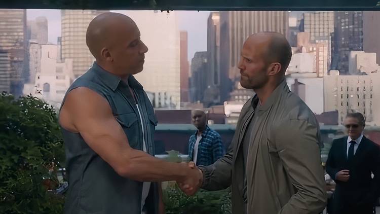 Dominic Toretto and Deckard Shaw shaking hands in The Fate of the Furious (2017)
