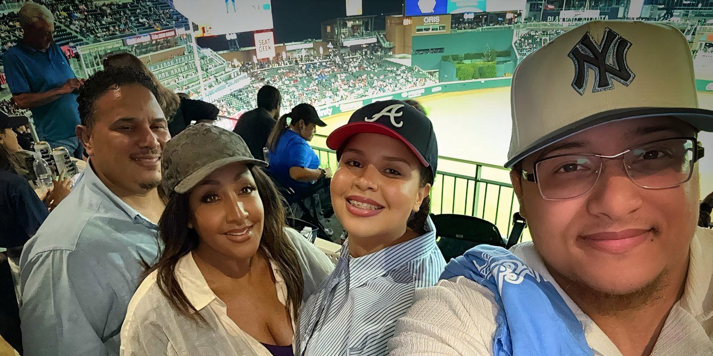 família Everett da família Chantel no jogo do Atlanta Braves