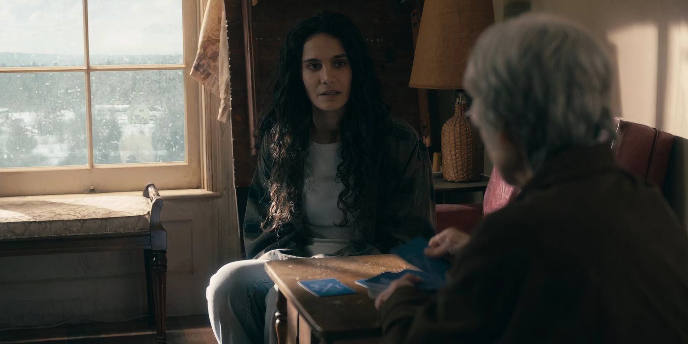 Fatima talks to Tillie before the tarot reading in Season 3, Episode 3