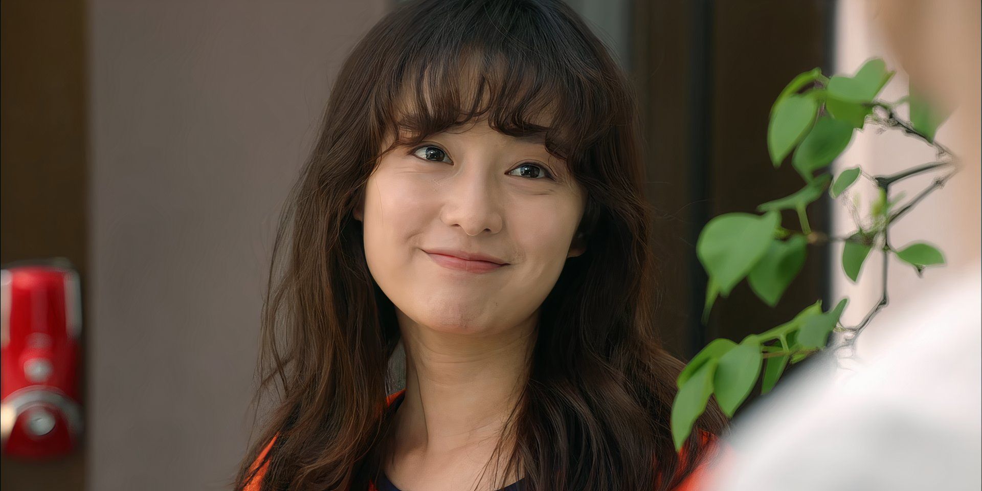 Kim Ji-won as Choi Ae-ra smiling in Fight For My Way