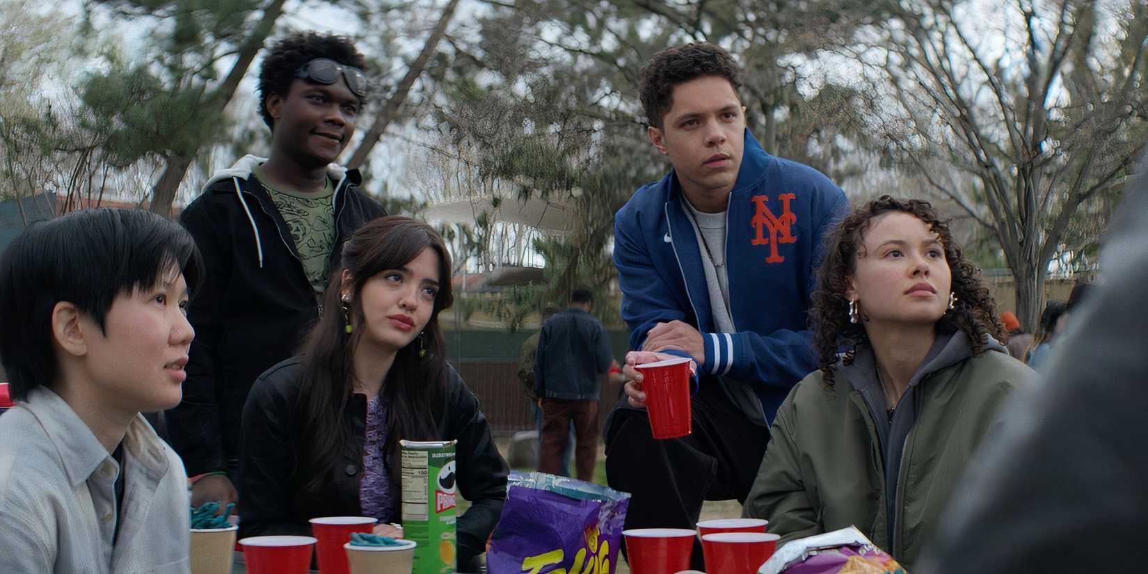 Frankie, Stony and Alex all sitting at a park bench and looking at the twins in Goosebumps The Vanishing