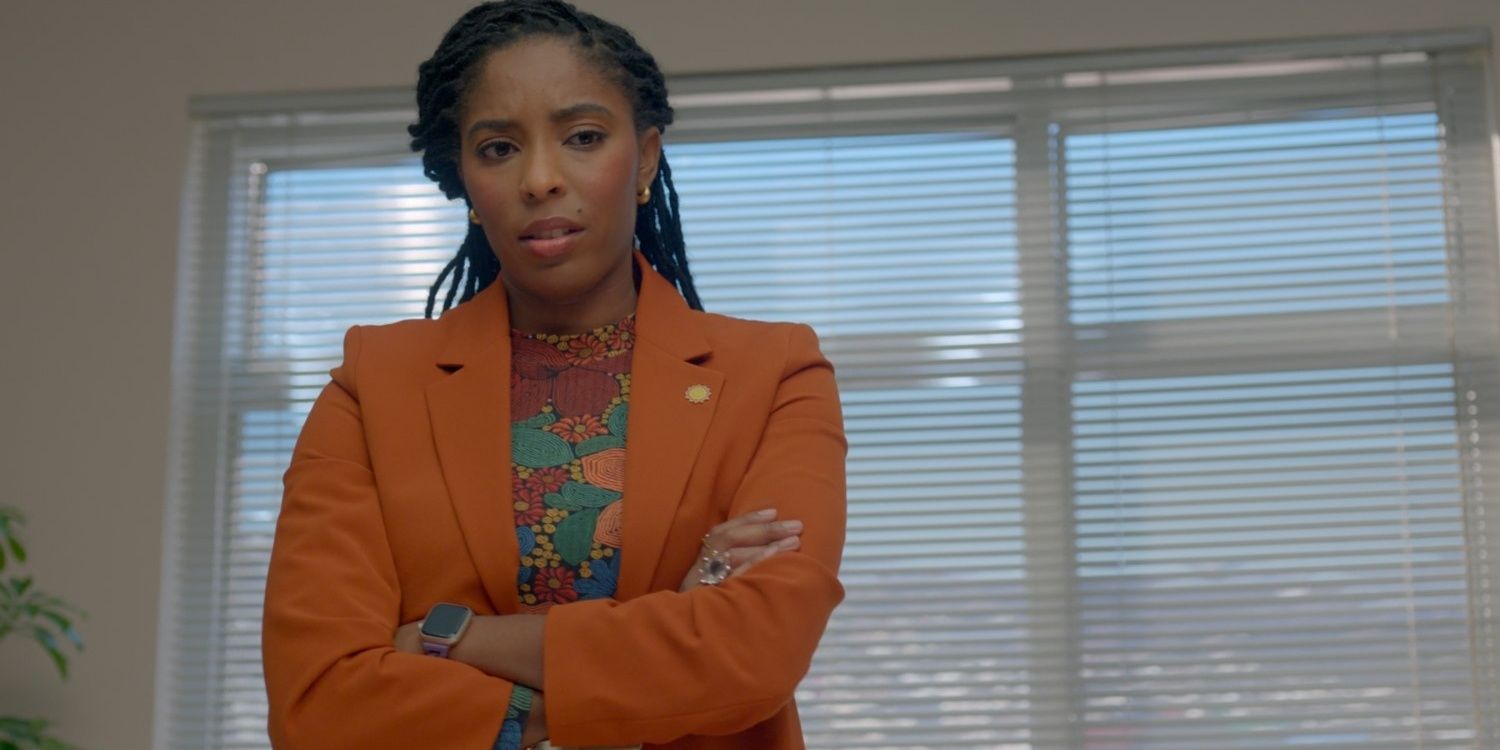 Gaby (Jessica Williams) cruzando os braços na 2ª temporada de Shrinking 