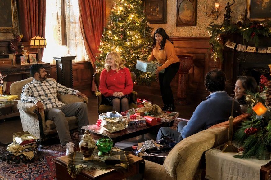 La imagen de la temporada 4 de Ghost revela el primer vistazo a los padres de Jay en el episodio navideño