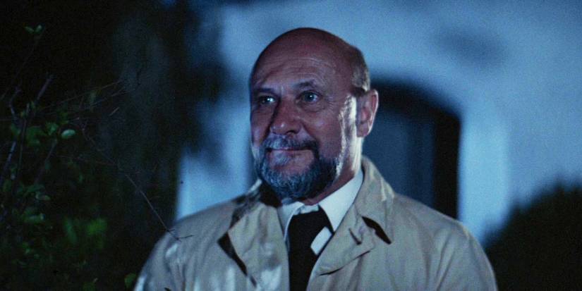 Donald Pleasence as Dr Loomis smiling in Halloween.